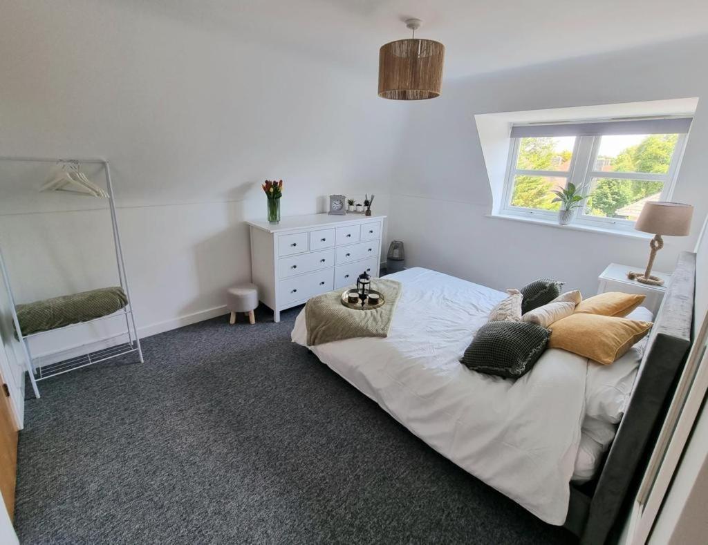 Centrally Located Boscombe Beach Apart With Parking Борнмут Екстер'єр фото