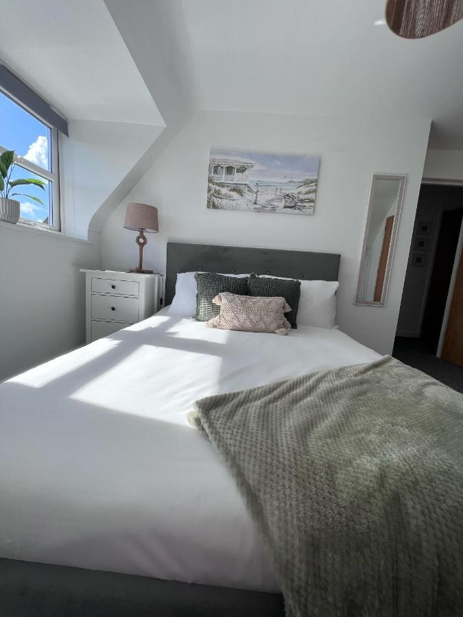 Centrally Located Boscombe Beach Apart With Parking Борнмут Екстер'єр фото